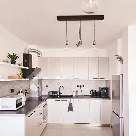 Sea * تشيرنوموريتس